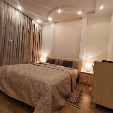 Big Apartment In Rivne Center Экстерьер фото