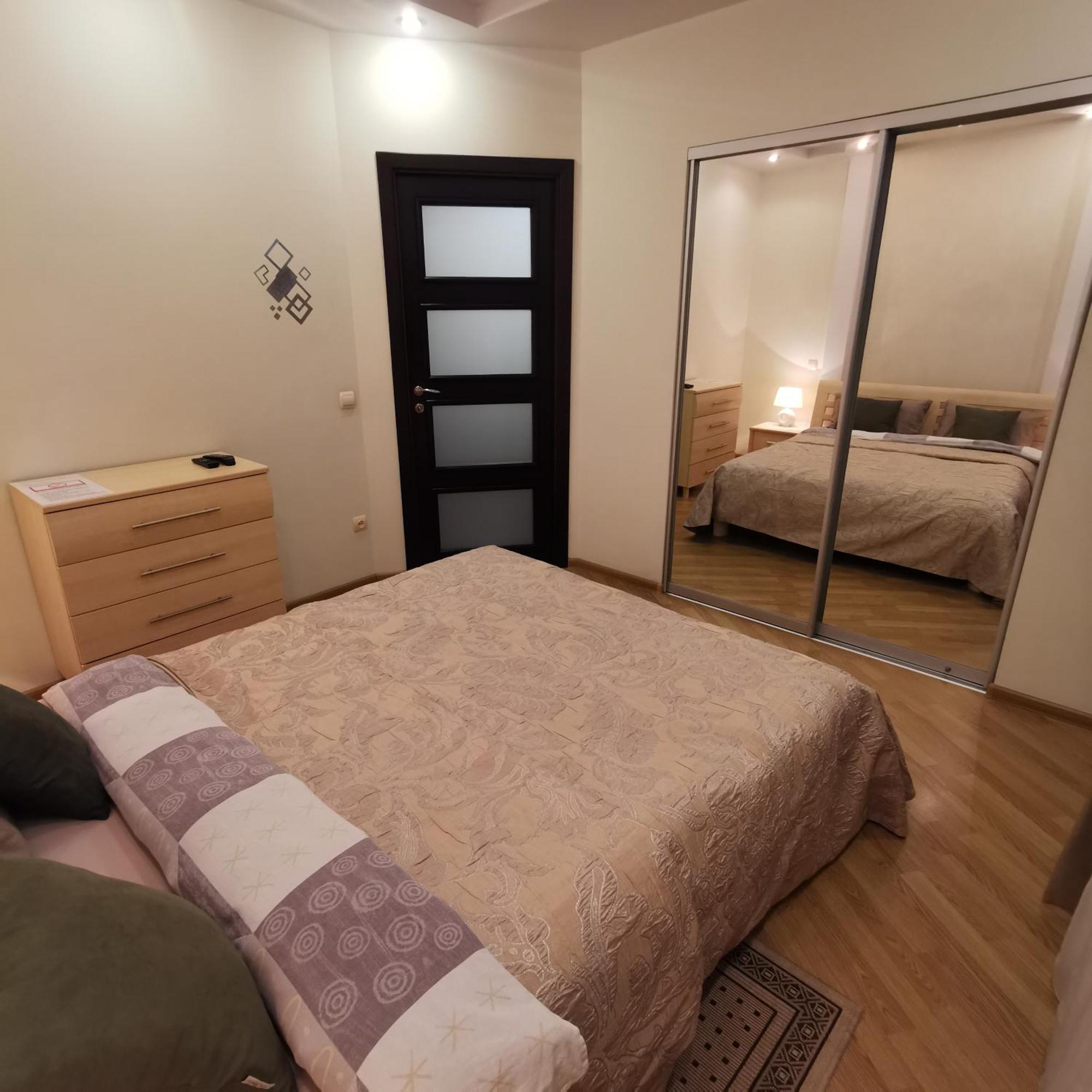 Big Apartment In Rivne Center Экстерьер фото