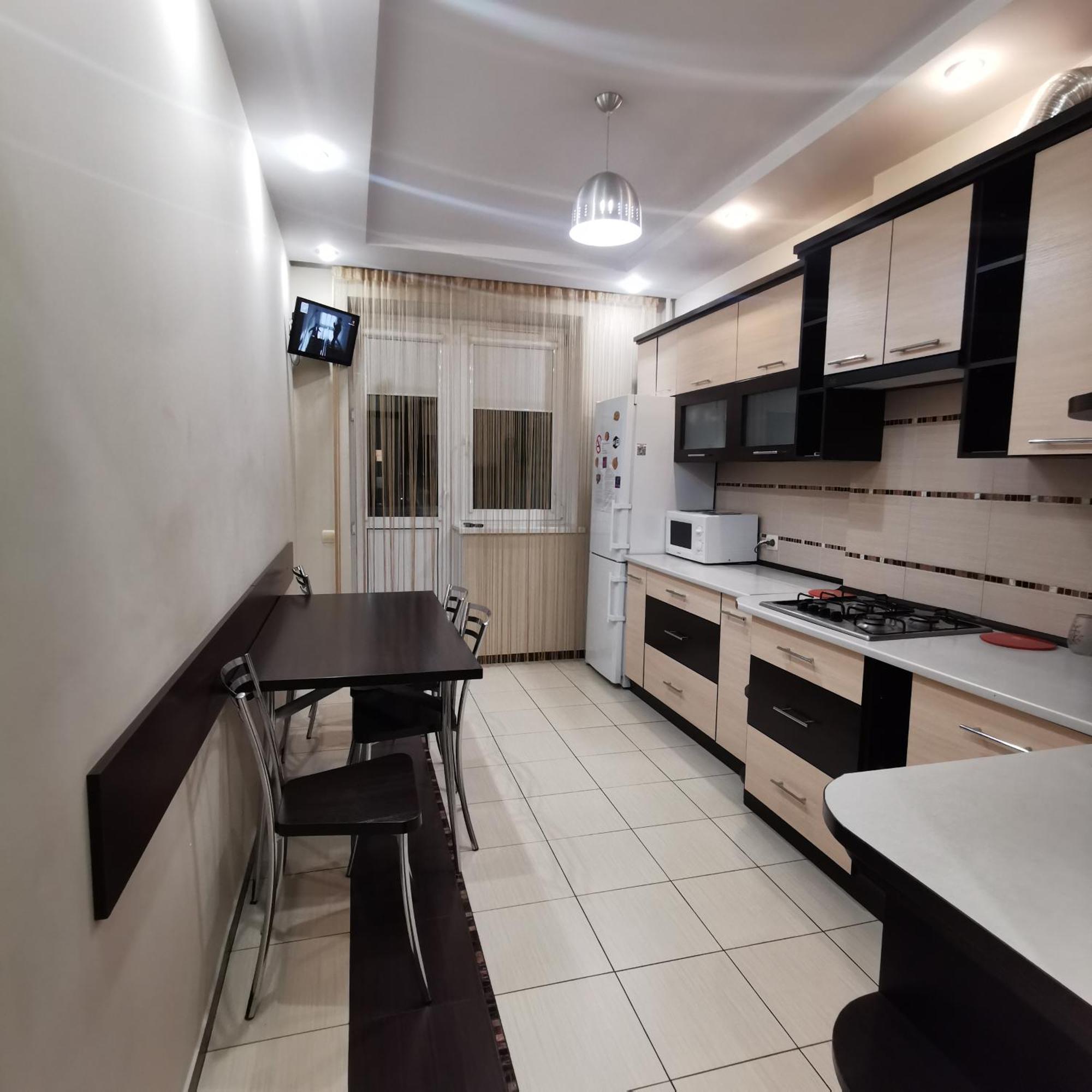 Big Apartment In Rivne Center Экстерьер фото