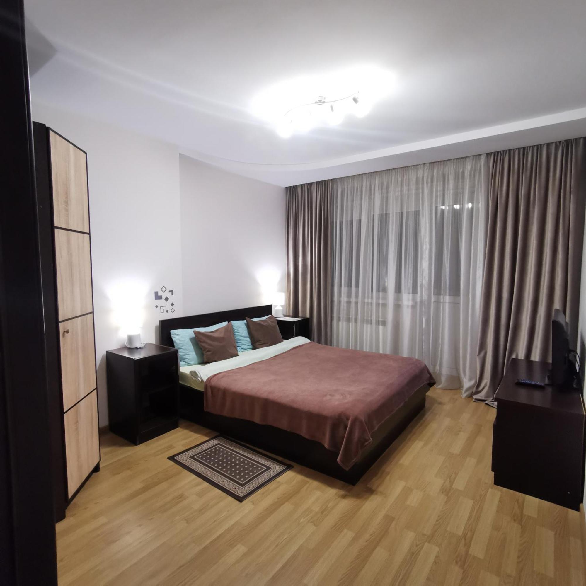Big Apartment In Rivne Center Экстерьер фото