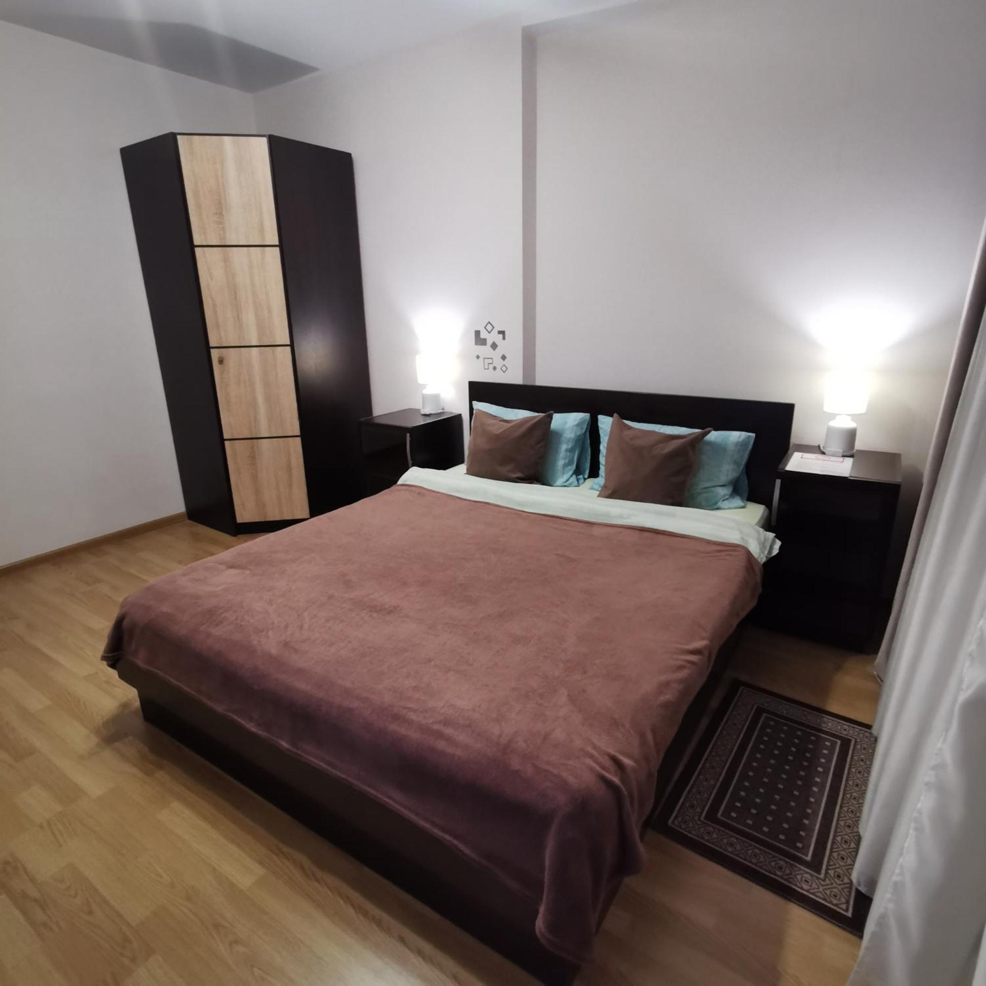 Big Apartment In Rivne Center Экстерьер фото