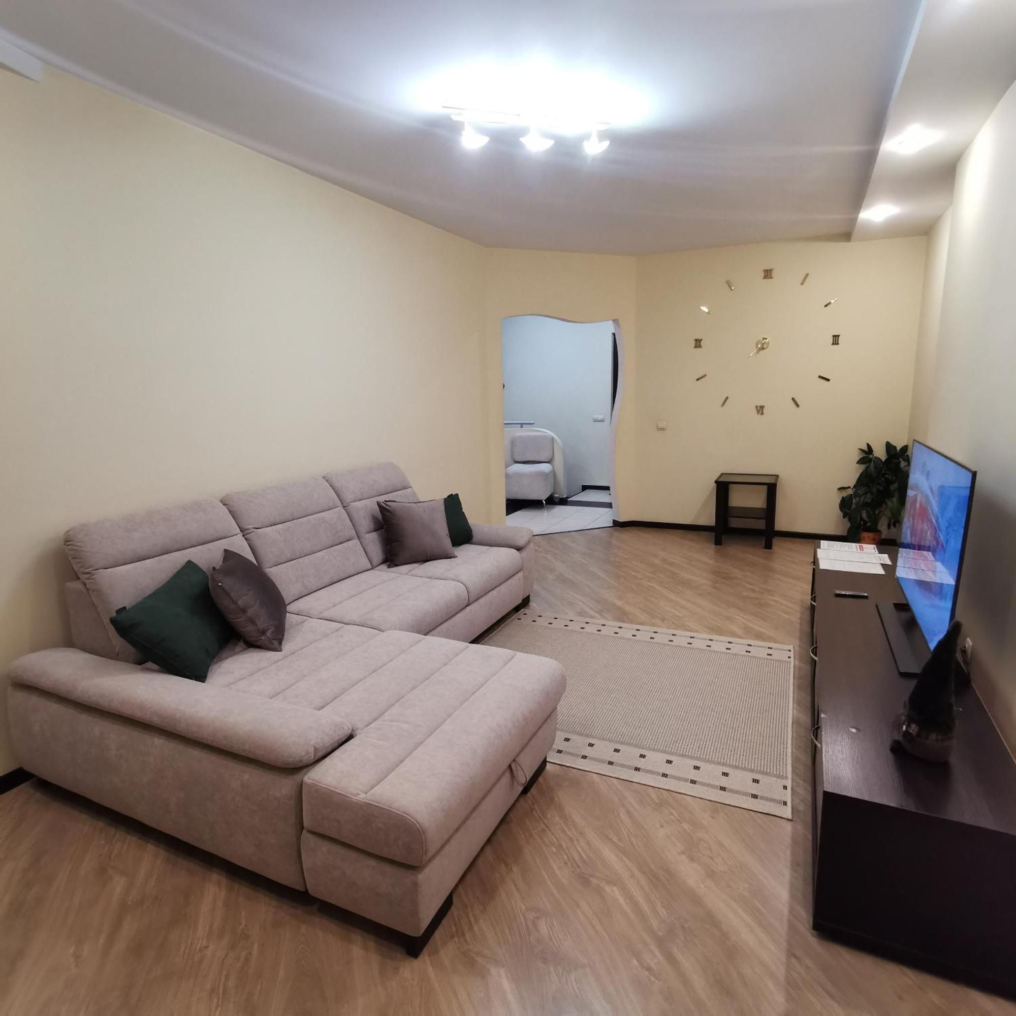 Big Apartment In Rivne Center Экстерьер фото