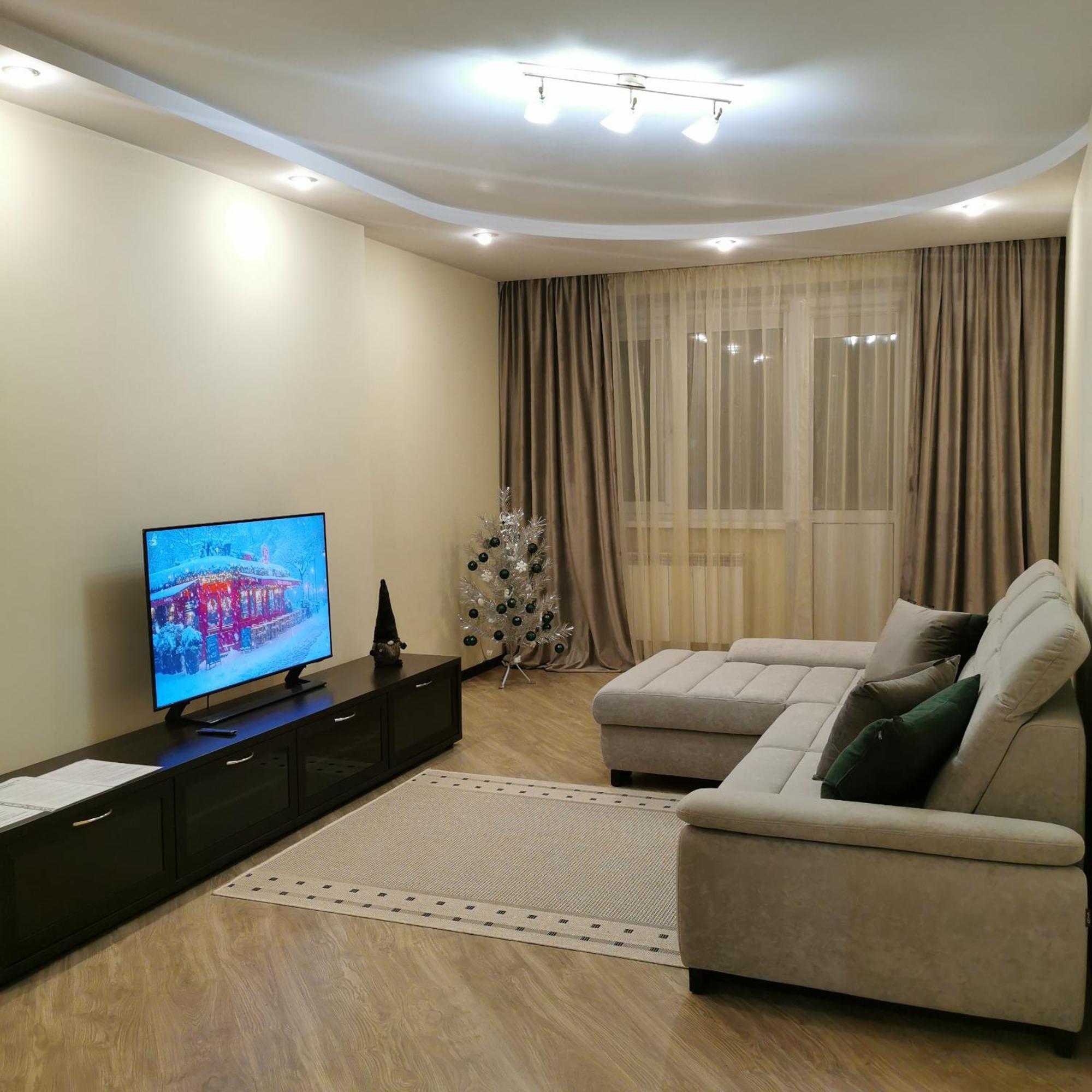 Big Apartment In Rivne Center Экстерьер фото